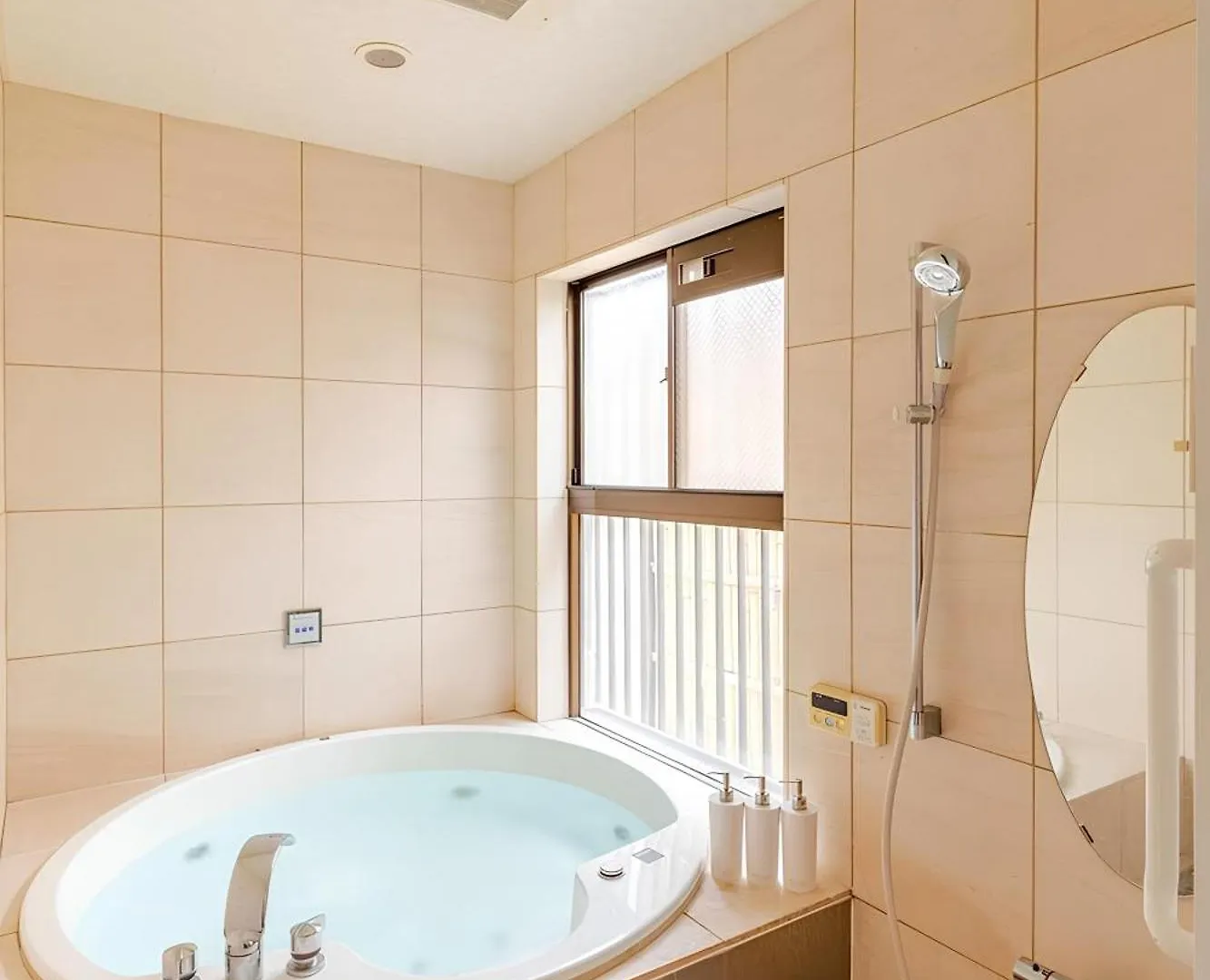 Apartment 【150㎡Over/ジャグジー有】大人数でも快適のプレミアム空間 Osaka
